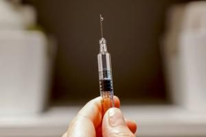 Vaccin contre le Covid-19 : trop vite, trop haut, trop fort ? 