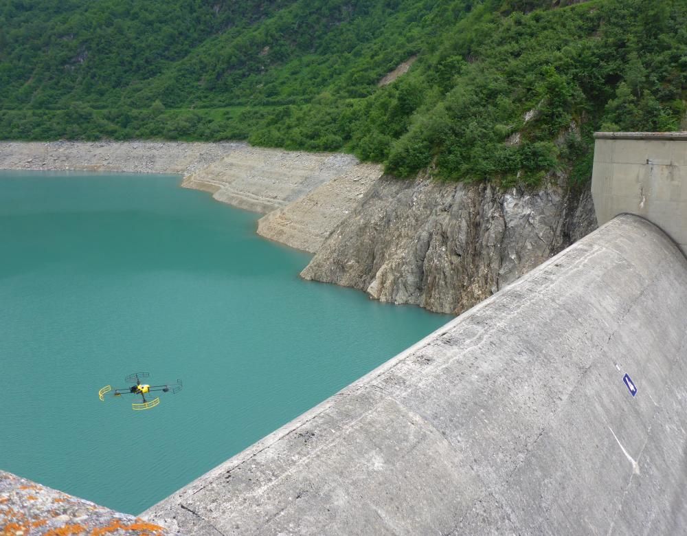 barrage survolé par un drone