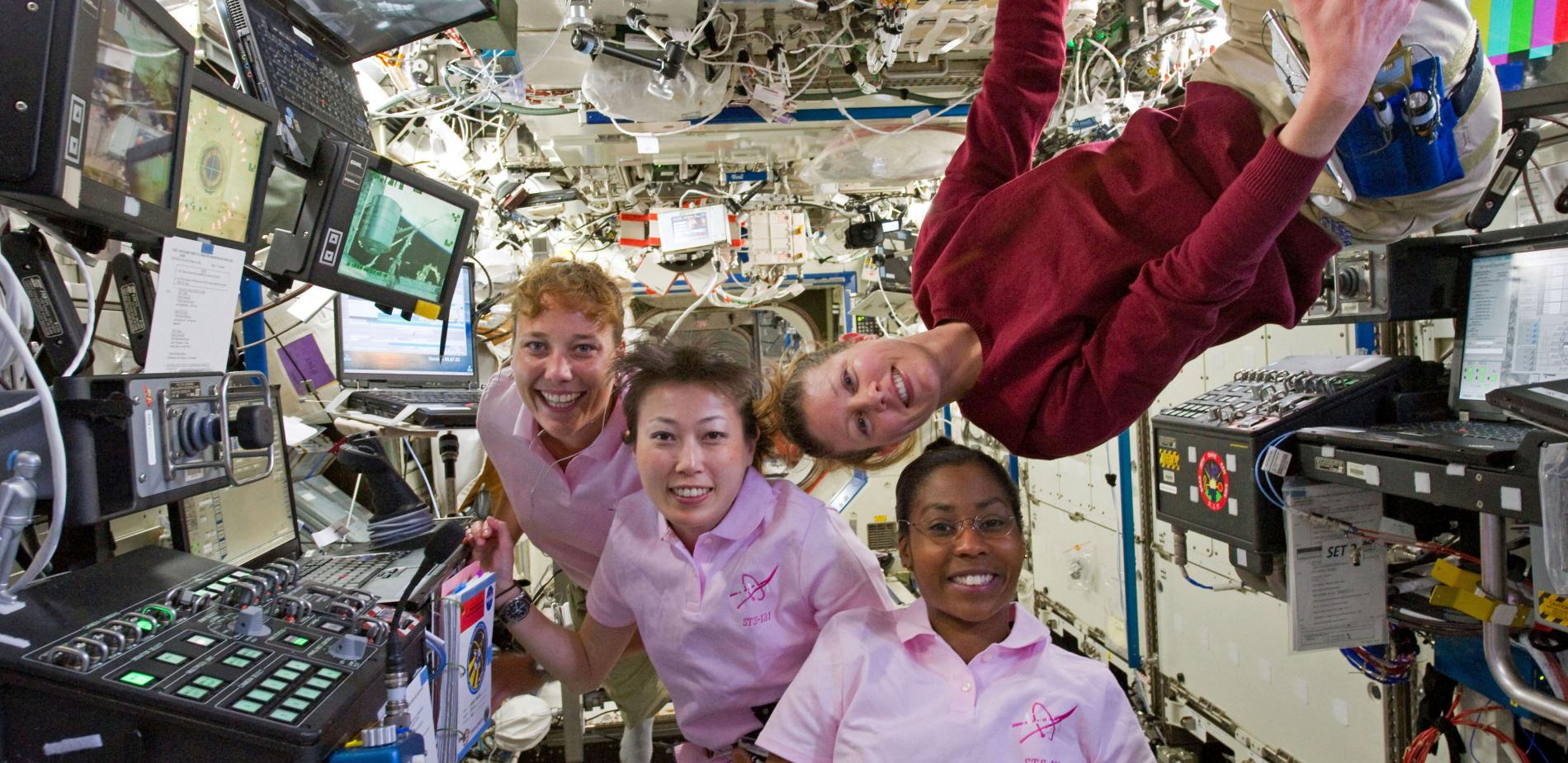 femmes ISS astronautes