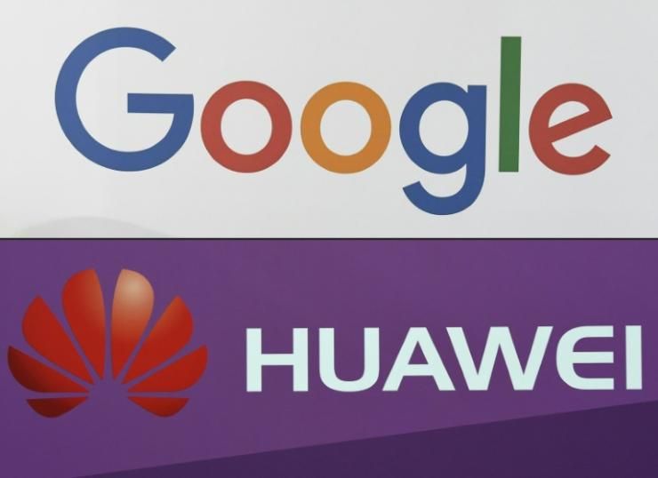 Les logos des géants américain Google et chinois Huawei. Google, dont le système Android équipe l'immense majorité des smartphones dans le monde, a annoncé qu'il coupait les ponts avec Huawei à la suite d'un décret du président Trump  © AFP/Archives ALAIN JOCARD, CHRISTOF STACHE