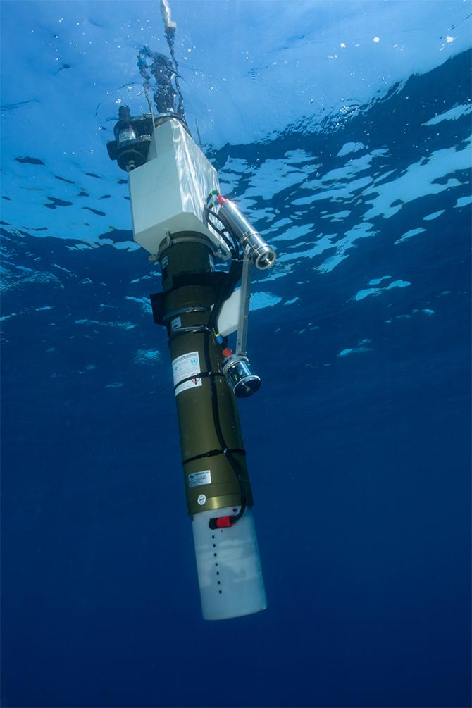 Un robot-flotteur de type Argo, équipé de capteurs chimiques et biologiques © D. Luquet, IMEV