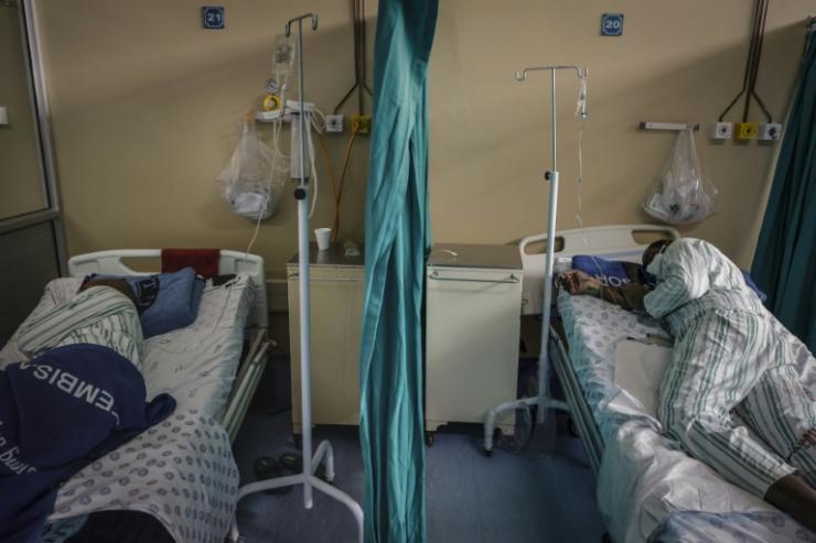 Des patients atteints du Covid-19 à l'hôpital de Tembisa, en Afrique du Sud, le 2 mars 2021 