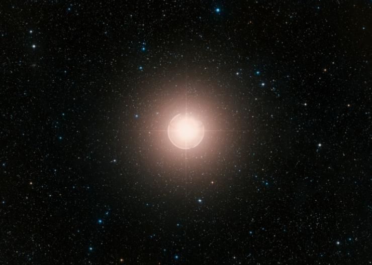 Photo composite en couleur de l'étoile super-géante rouge Bételgeuse, tirée du relevé du ciel numérisé DSS2 et fournie le 13 août 2020 par l'Observatoire européen austral © European Southern Observatory/AFP/Archives 