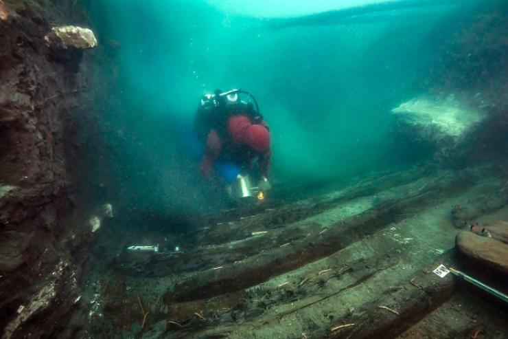 Plongeur explorant un navire militaire dans la cité antique immergée de Héracléion, photo publiée le 19 juillet 2021© Egyptian Ministry of Antiquities/AFP