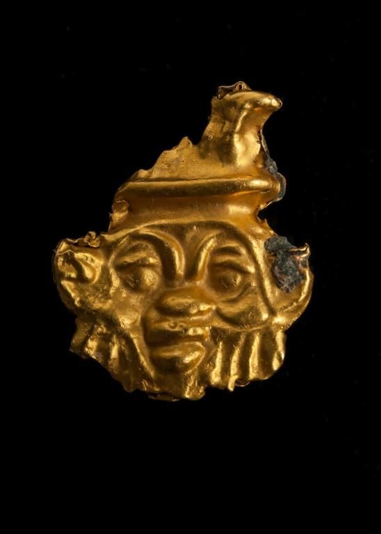 Fragment en or découvert dans la ville antique immergée d'Héracléion, photo publiée le 19 juillet 2021  © Egyptian Ministry of Antiquities/AFP