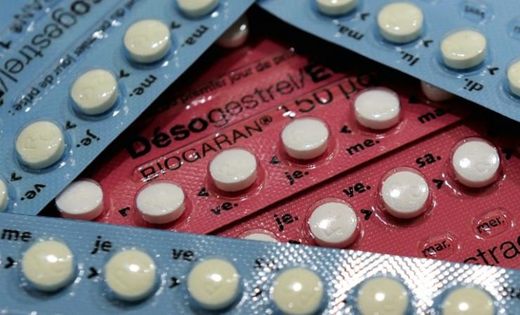 La contraception sera désormais gratuite pour les femmes jusqu'à 25 ans, et non plus réservée aux jeunes filles mineures, a annoncé jeudi sur France 2 le ministre de la Santé, Olivier Véran © AFP/Archives Philippe Huguen 