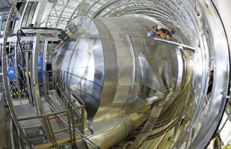 Le spectromètre de l'expérience Karlsruhe Tritium Neutrino (Katrin) à l'Institut de technologie de Karlsruhe, en Allemagne, le 17 août 2015 © dpa/AFP/Archives Uli Deck