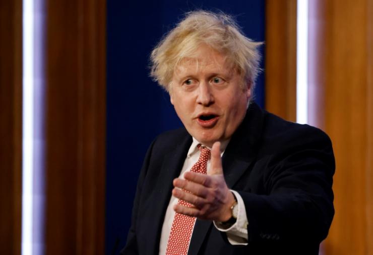 Le Premier ministre britannique Boris Johnson s'exprime lors d'une conférence de presse sur le Covid-19 à Londres le 21 février 2022 © POOL/AFP Tolga Akmen