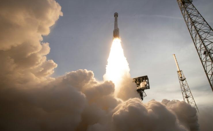 Décollage d'une fusée Atlas V de United Launch Alliance, transportant à son sommet la capsule spatiale Starliner de Boeing, le 19 mai 2022 à Cap Canaveral, en Floride © NASA/AFP Joel KOWSKY