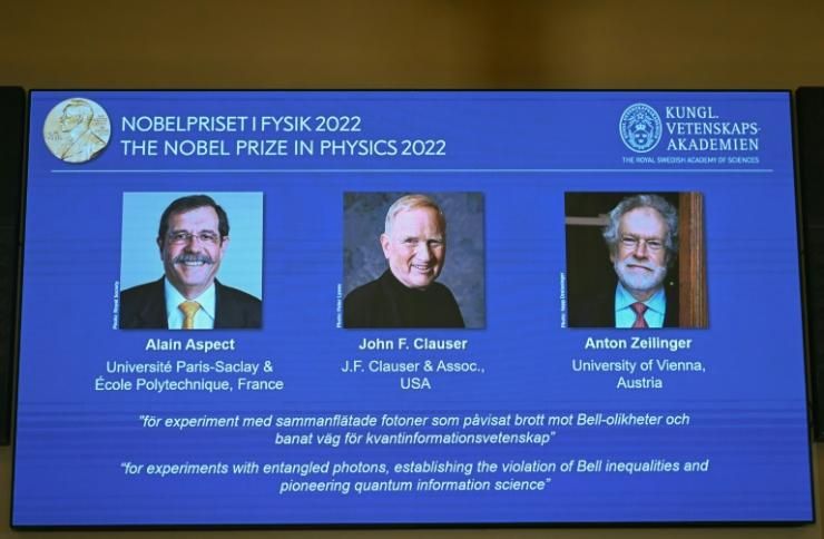 L'annonce des trois lauréats du prix Nobel de Physique, le 4 octobre 2022 à Stockholm © AFP Jonathan Nackstrand