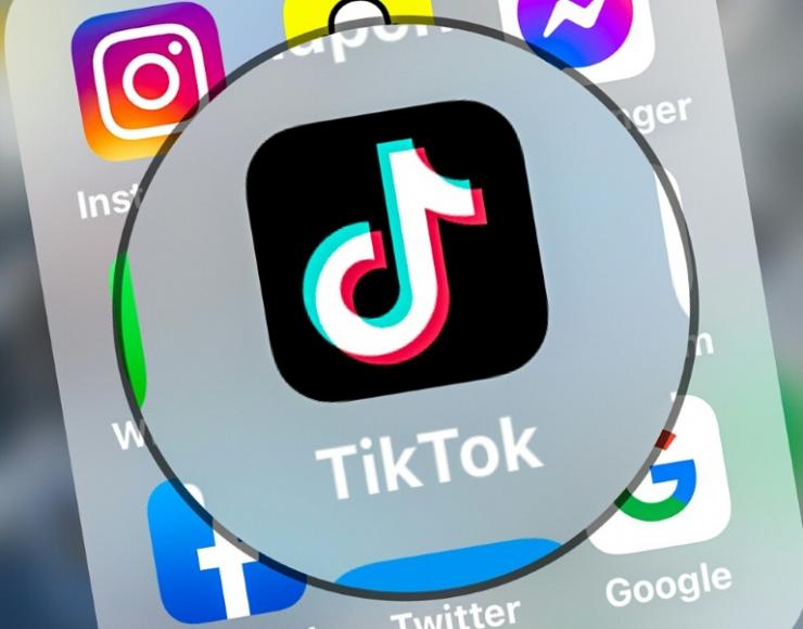loupe sur le logo de l'application mobile TikTok