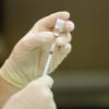 Environ 5 millions de personnes âgées ou à « très haut risque » sont ciblées en priorité pour une « dose de rappel » de vaccin anti-Covid à partir de mi-septembre © AFP/Archives Nicolas Tucat