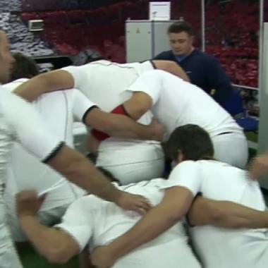 Voir la vidéo de Rugby : une mêlée plus vraie que nature