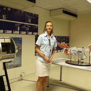 Voir la vidéo de Femmes de l&#039;espace / Space girls space women