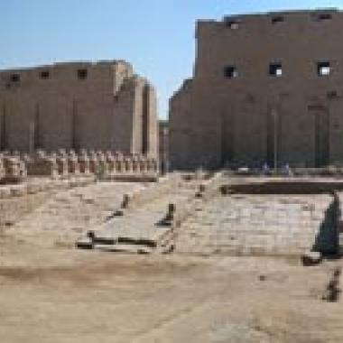 Les temples de Karnak édifiés loin du Nil
