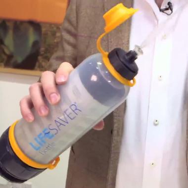 Voir la vidéo de La bouteille qui sauve des vies