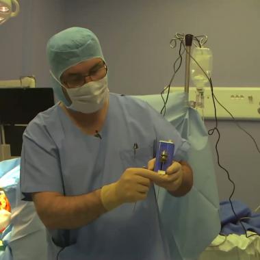 Voir la vidéo de La stimulation cérébrale profonde contre Parkinson