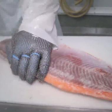 Voir la vidéo de Du cuir de peau de poisson