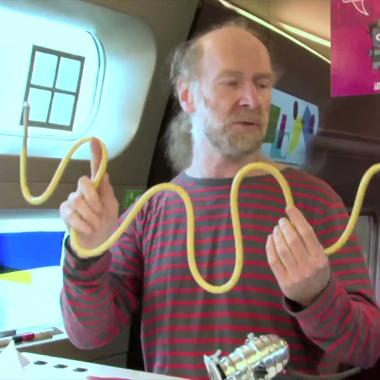 Les animateurs dans la rue | Alain et les couleurs
