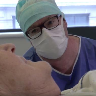Voir la vidéo de Hypnose à l'hôpital, un outil contre la douleur