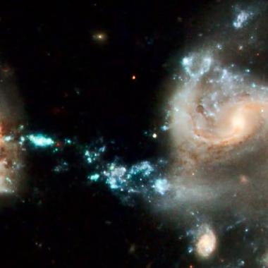 Voir la vidéo de Galaxies en interaction : Arp 194