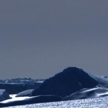 Voir la vidéo de La glace bleue auscultée au radar