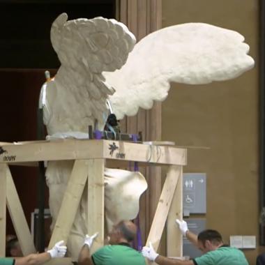 Voir la vidéo de La Samothrace retrouve son écrin