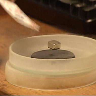 Voir la vidéo de Lévitation magnétique