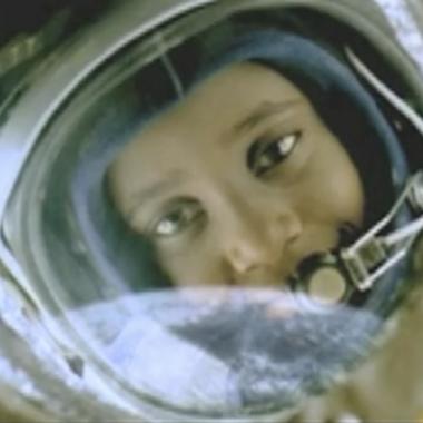 Voir la vidéo de Comment j’ai marché sur la Lune
