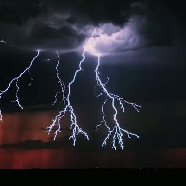 Voir la vidéo de Les chasseurs d&#039;orage