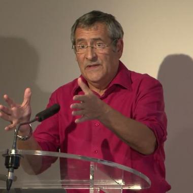 Voir la vidéo de Qu'est-ce qu'un animal ? / Gilles Boeuf
