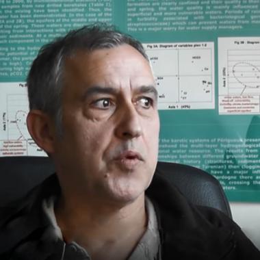 Voir la vidéo de Roland Lastennet, enseignant-chercheur en hydrogéologie