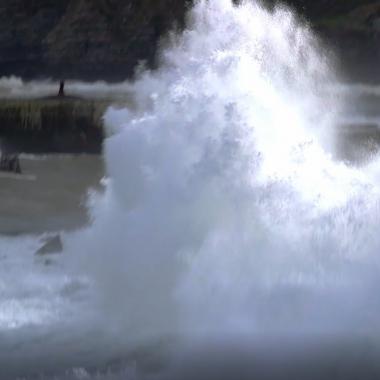 See video of Au cœur de la vague