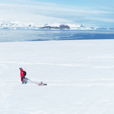 Voir la vidéo de Antarctique : des chercheurs isolés par la guerre