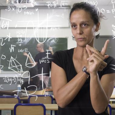 Voir la vidéo de Maths et langue des signes : quand les mots font défaut !