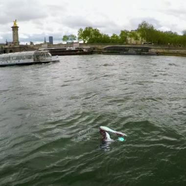 See video of Une Seine saine pour la baignade ?