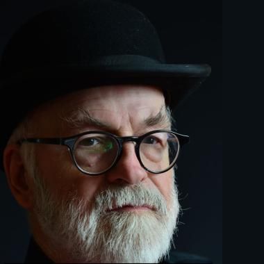 Voir la vidéo de Démence de Terry Pratchett : les premiers signes étaient dans ses romans