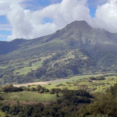 Voir la vidéo de Au chevet de la Montagne pelée