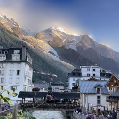 Voir la vidéo de Du Népal aux Alpes, la menace invisible des glaciers