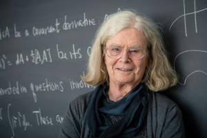 Karen Uhlenbeck, première femme récompensée du prix Abel de mathématiques