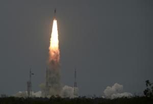 Une sonde indienne réussit à se placer en orbite lunaire 