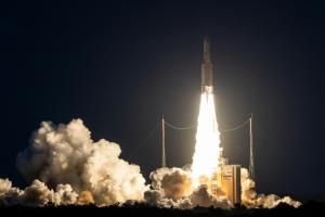 Ariane 5 doit lancer mardi deux satellites de télécommunications 