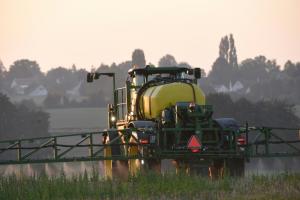 Agriculture : mise en garde sur les risques des variétés tolérantes à un herbicide 