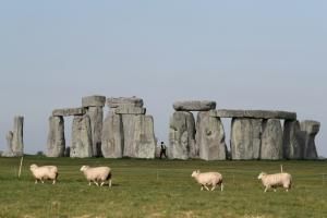 Une vaste structure préhistorique découverte près du célèbre site de Stonehenge