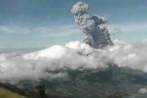 En Indonésie, le Merapi projette des cendres à 6000 mètres d’altitude 