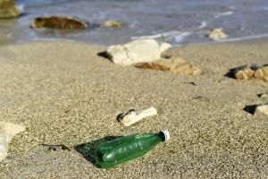 Près de 230.000 tonnes de plastique jetés chaque année dans la Méditerranée 