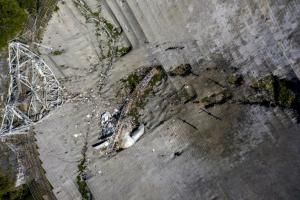 Arecibo : le radiotéléscope géant s&#039;est effondré