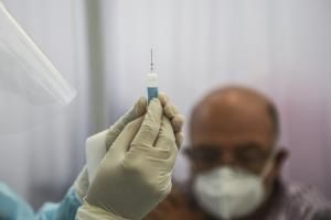 Covid-19 : un premier vaccin approuvé « sous conditions » par Pékin