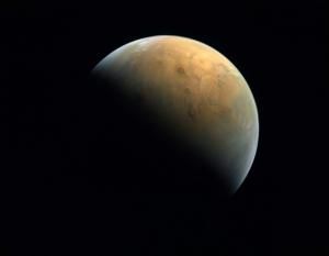 Première image de Mars par la sonde Hope des Emirats arabes unis