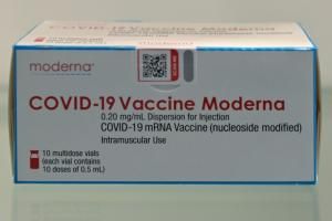 Covid-19 : pionnier des vaccins, Moderna accélère pour garder sa place